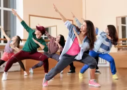 Gencler Icin Dans Kursu