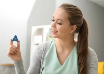 Kekemelik İçin Hangi Eğitimler Alınmalıdır?