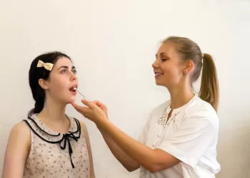 Ses ve Konuşma Bozuklukları Nasıl Düzelir?