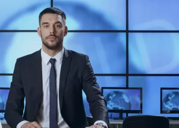 Program Sunucusu Olmak İçin Hangi Eğitimleri Almalısınız?