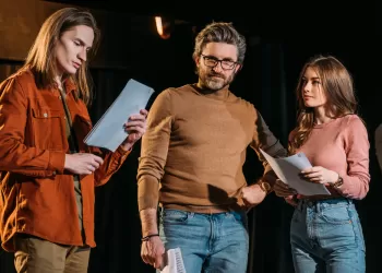 Tiyatro Eğitmeni Nasıl Olunur?