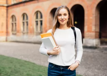 Oyuncu Olmak İçin Hangi Bölüm Okunmalı?