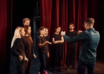 Tiyatro Bölümü Kursa Gitmeden Kazanılır Mı? – Yarını Şansa Bırakmayın!