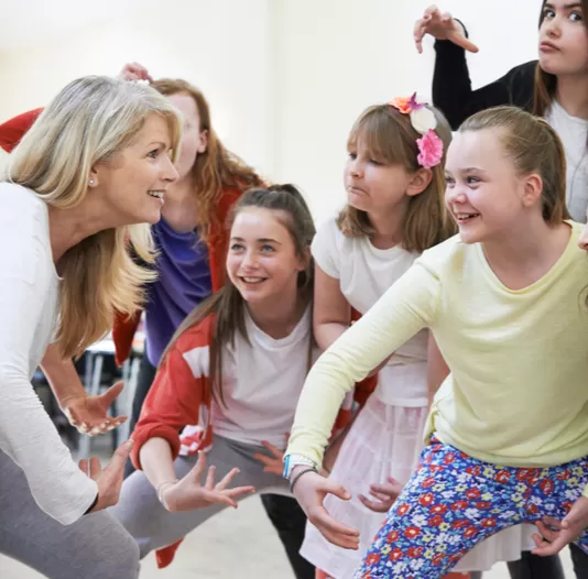 4 - 6 yaş yaratıcı drama dersi