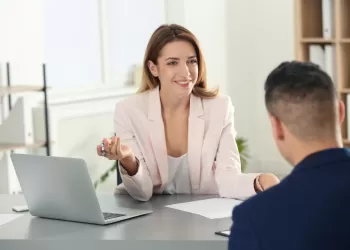 İş Görüşmelerinde Diksiyonun Önemi – Mesleki Becerileriniz Yeterli Olmayabilir!