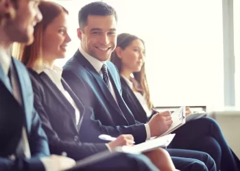 İş Hayatında Güzel Konuşmanın Önemi – İş Ortamında Tüm Gözler Sizde Olsun!