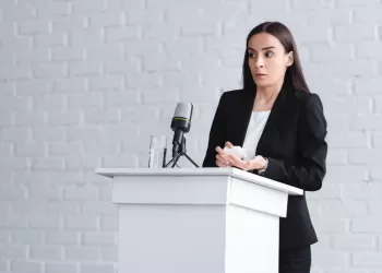 Topluluk Önünde Konuşma Korkusu Nedir?