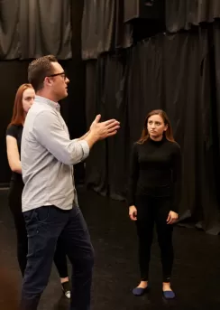 kamera önü oyunculuk eğitimi