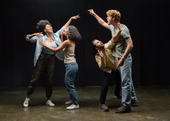 En İyi Konservatuvar Kursları ile Tiyatro Sınavını Kazanmak İçin Yol Haritası