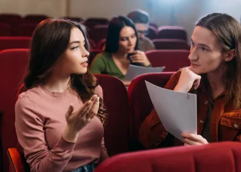 Sahne ve Kamera Önü Oyunculuk Dersleri Nelerdir?