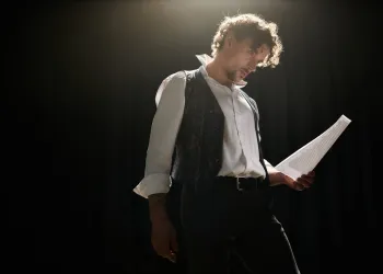 Yetişkinler İçin Oyunculuk Kursu ile Sanatın Bir Parçası Olun