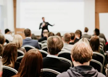 Diksiyon Dersinin Amacı: Etkili İletişimin Anahtarı