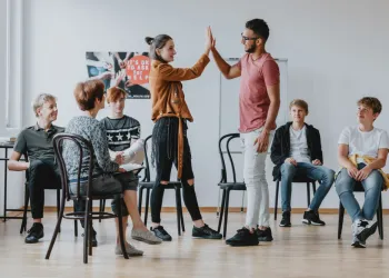 Geleceğin Oyuncuları Yetişiyor: Gençler İçin Oyunculuk Eğitimi