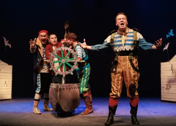 Hobi Oyunculuk Kursları: Sahne Tozunu Yutmak İçin Mükemmel Bir Başlangıç