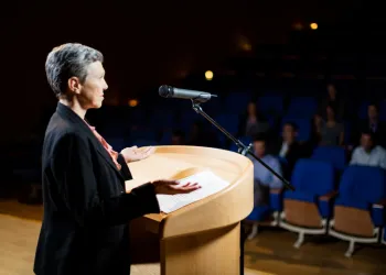 Kariyeriniz İçin Diksiyon Eğitimi: Ne Gibi Kazanımlar Sağlar?