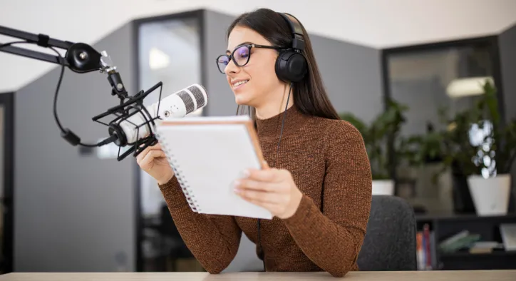 En İyi Seslendirme Eğitimi: Gerekli Yetenekleri En İyi Kim Öğretiyor?
