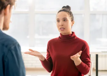 Güçlü Bir İlk İzlenim İçin Beden Dili Neden Önemlidir?