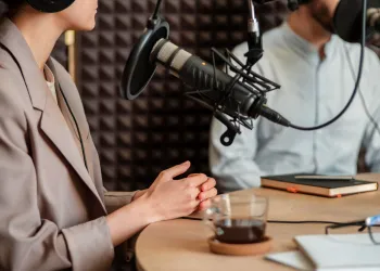 Kariyer Değişikliği Düşünen Yetişkinler İçin Seslendirme Programı