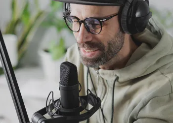 Online mı, Yüz Yüze mi? Sizin İçin En İyi Seslendirme Dublaj Kursu